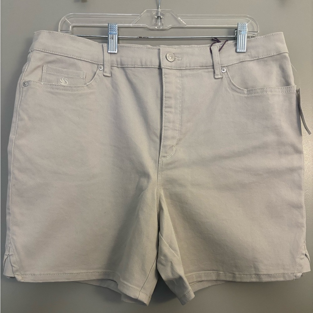 Gloria Vanderbilt AMANDA Tan Shorts NWT